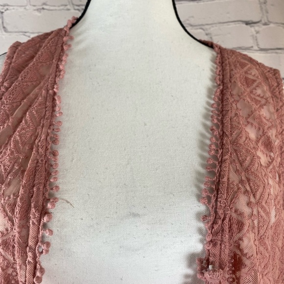 C Wonder Pink Boho Lace Vest size medium EUC - Picture 4 of 10